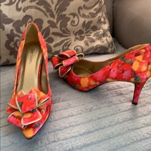 NWOT size 10 M Silver Slipper